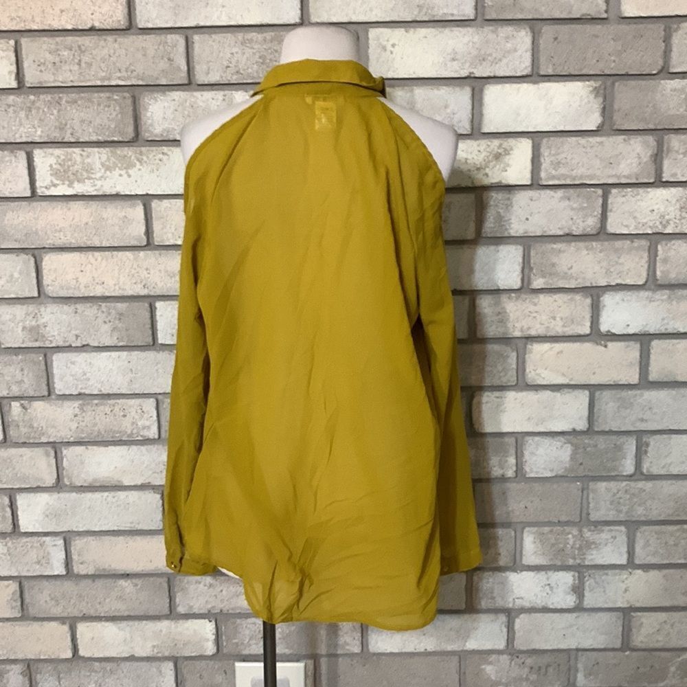 3for$20 button front blouse large - Picture 3 of 4